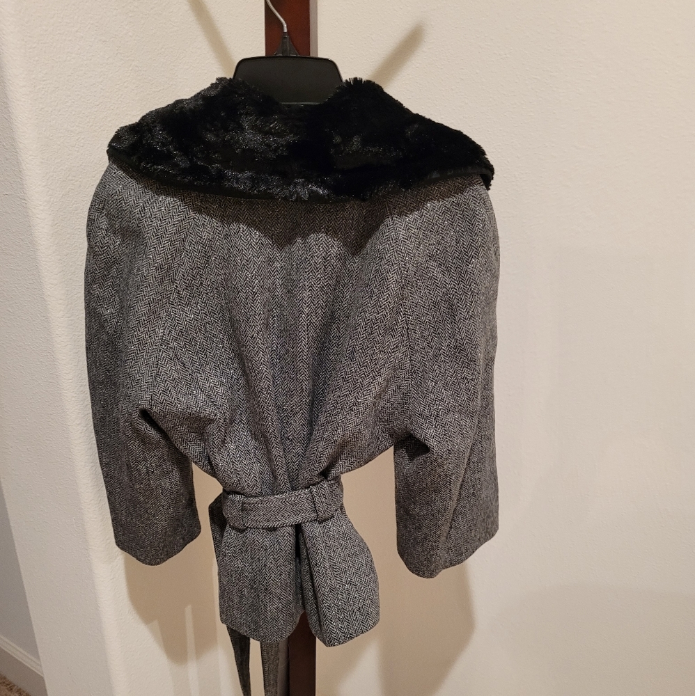 Michael Kors wool blend jacket w/faux fur collar, Size P/M - Picture 5 of 10